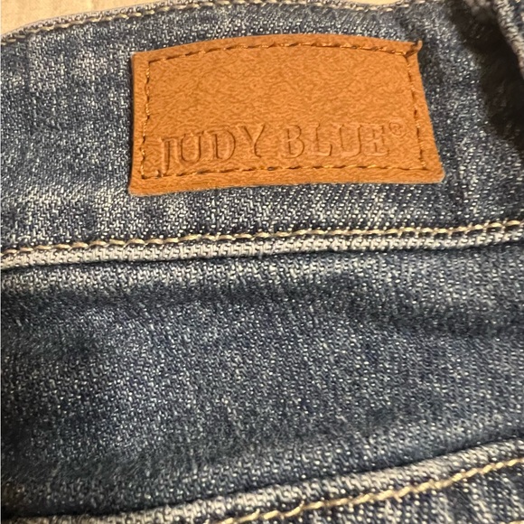 JUDY BLUE FRAYED LEG JEANS - Picture 9 of 11